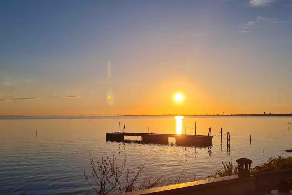 Villa Avec Spa & Vue Panomarique Sur L'Etang Pérols Extérieur photo